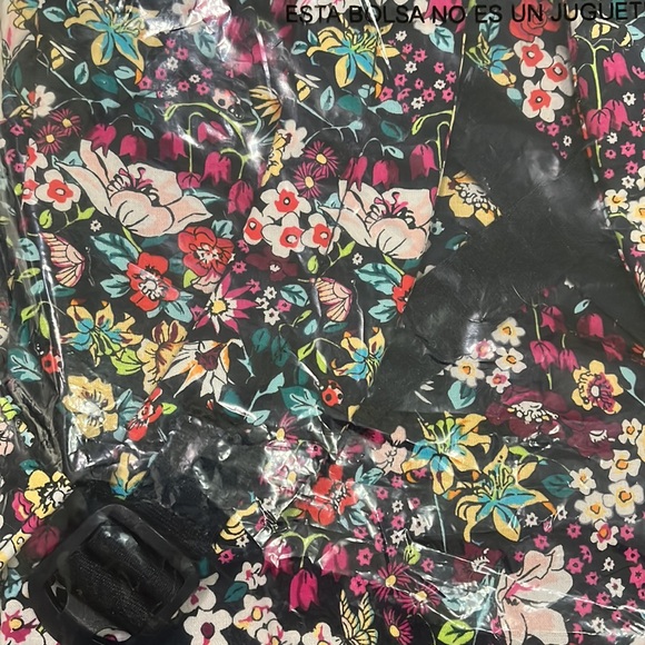 Vera Bradley Medium Backpack Quilted in Signature Cotton in Itsy Ditsy Floral - Picture 4 of 8